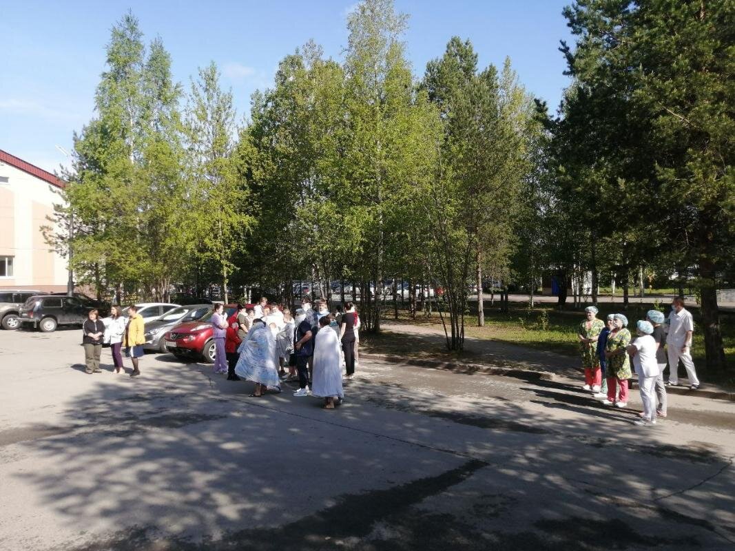    Из Сургутской травмбольницы эвакуировали персонал и пациентов