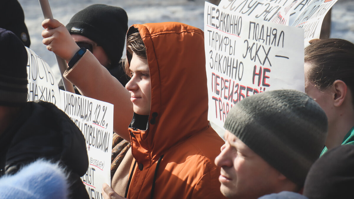     Накануне, 5 июня, в Дом республики активисты принесли контейнер с кишками с целью напомнить главе Башкирии о собственном обещании. Mkset решил вспомнить яркие акции «с подношением» горожан за последние годы.