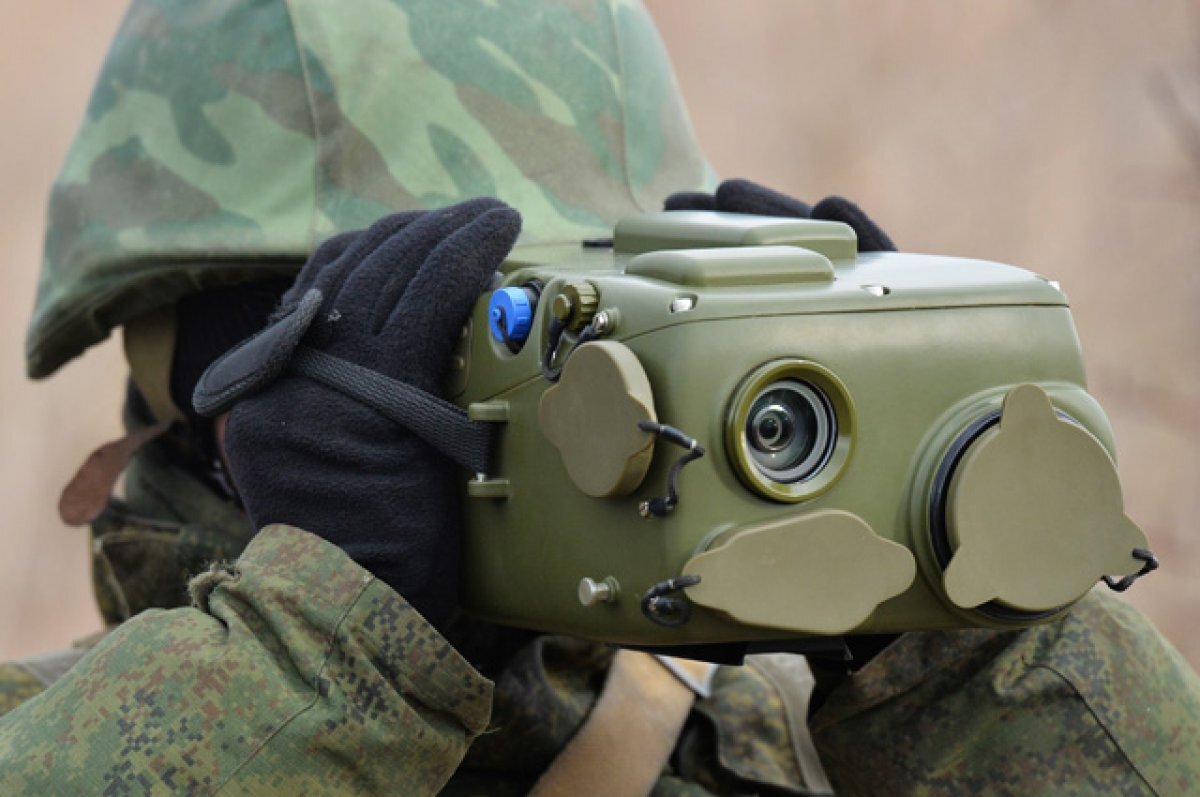    Военнослужащий подразделения технической разведки с установкой «Ирония».