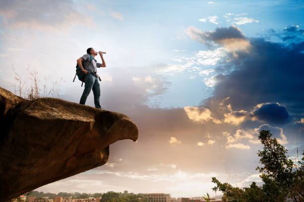 скалолаз пьет