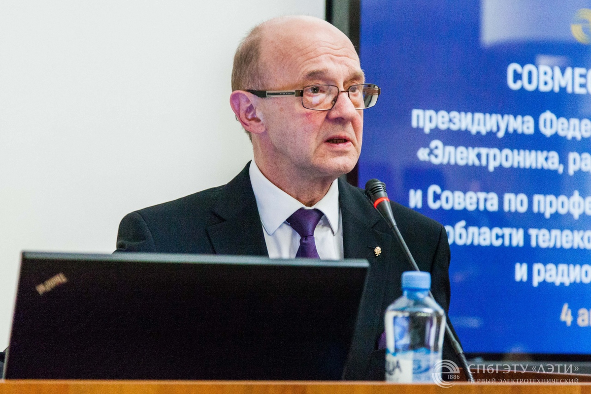 Александр Васильевич на заседании президиума, 2019 г.