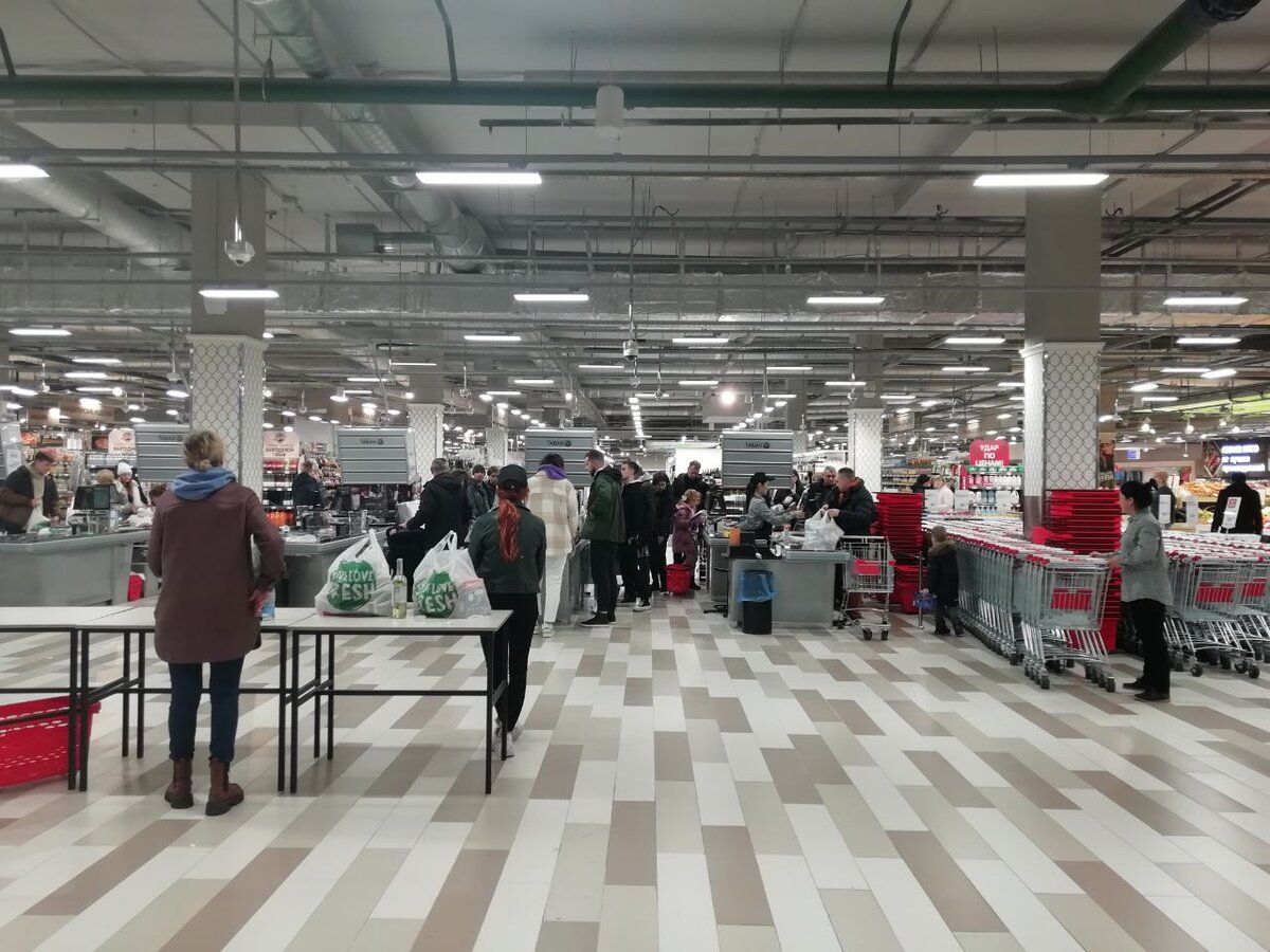 Евроспар мытищи. Евроспар красный кит. Евроспар Мытищи красный кит. Eurospar супермаркет. Евроспар кафе красный кит Мытищи.