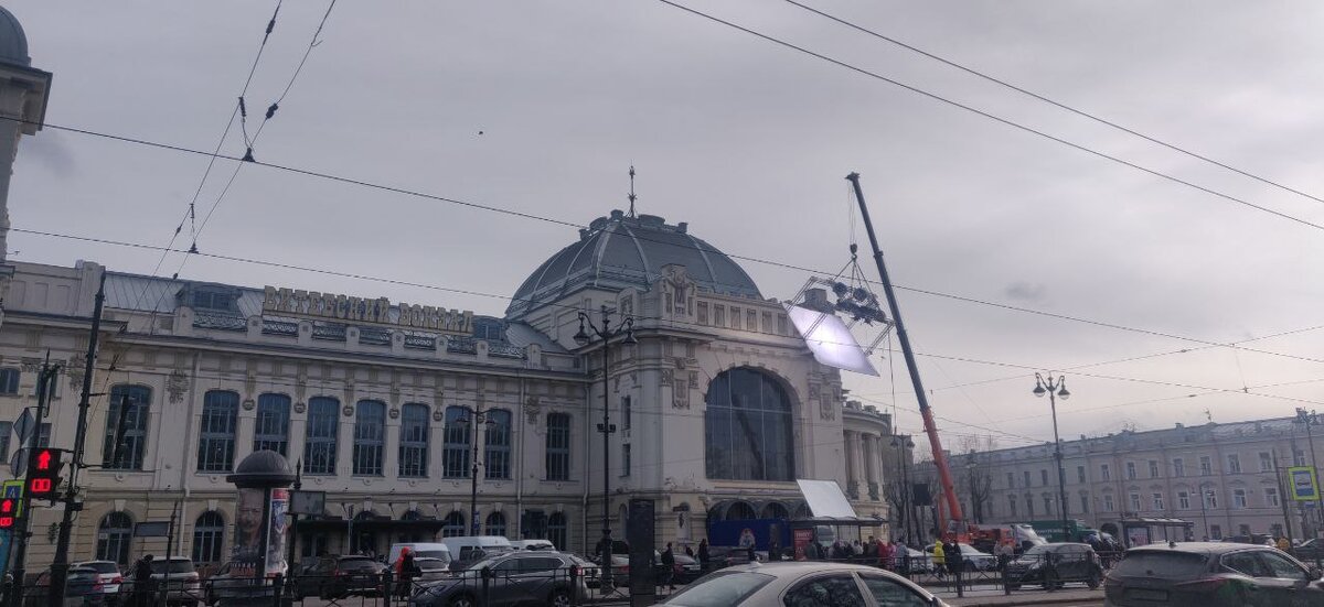 Витебский вокзал с Загородного проспекта. Пасмурный день. Фото автора.