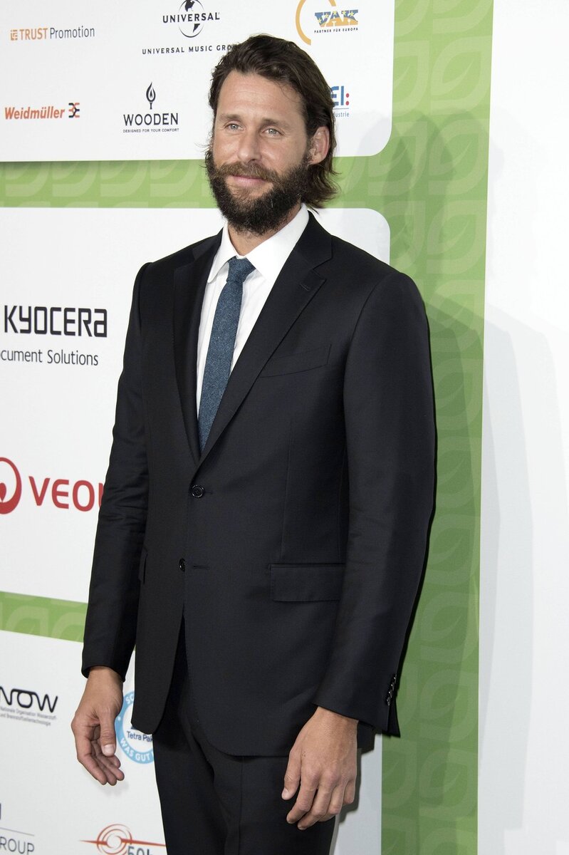     По слухам, актриса встречается с 44-летним Дэвидом Майером де Ротшильдом – экологом-активистом из семьи банкиров-миллиардеров.  GLOBAL LOOK PRESS