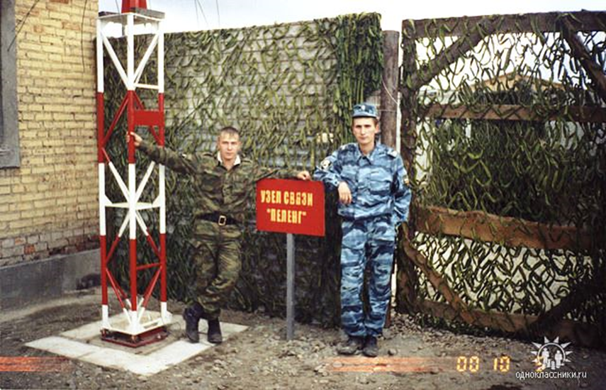 Контрактник Юра Агеев еще с одним контрабасом. К сожалению не знаю имени.