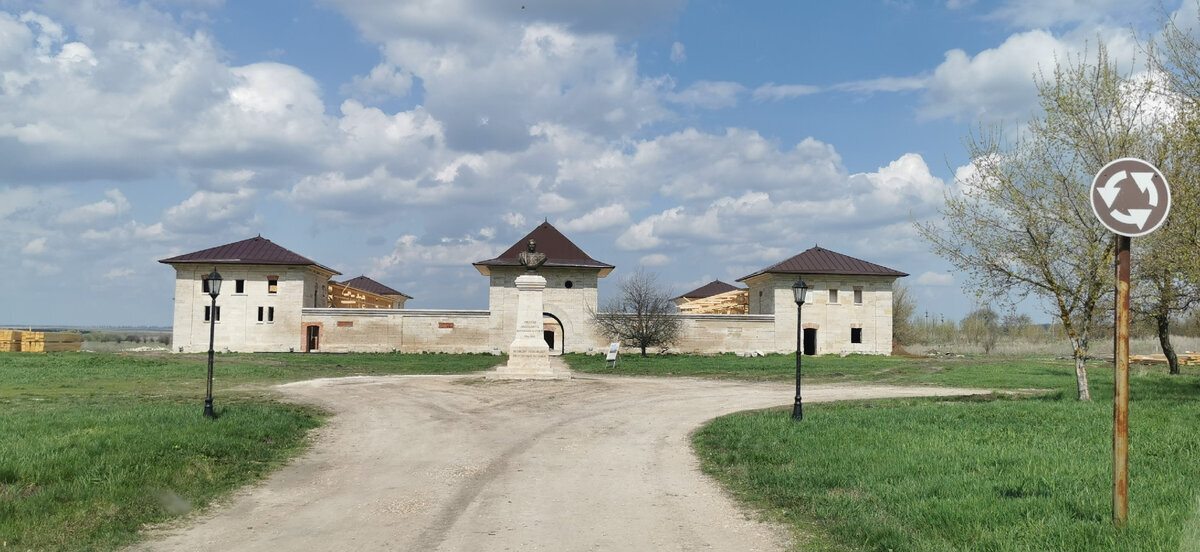 Бывшая конюшня усадьбы Скорняково