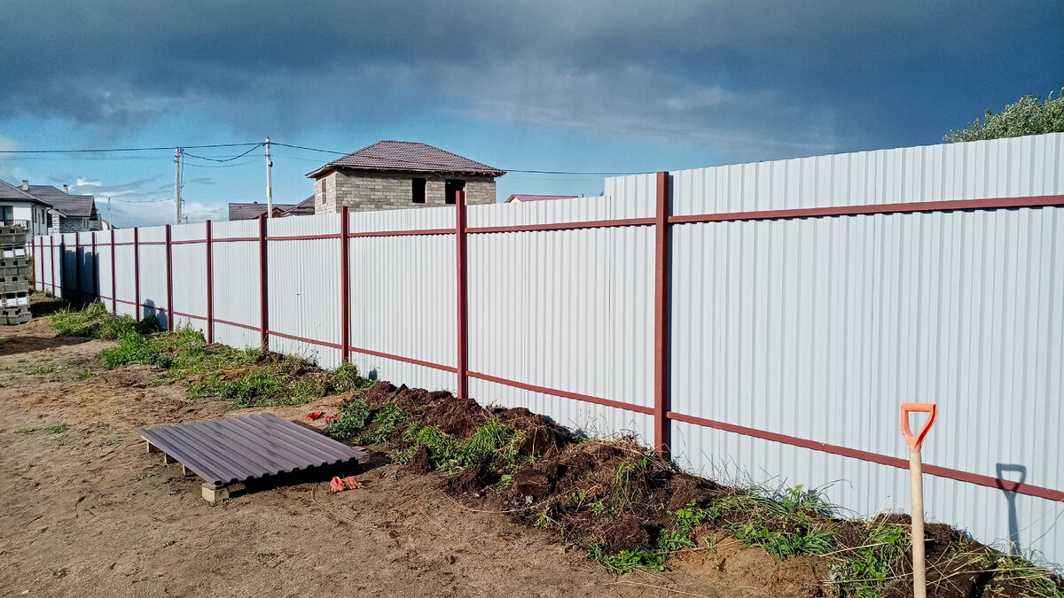Вот так выглядел забор до этой весны. Фото @ Малюта Скуратов