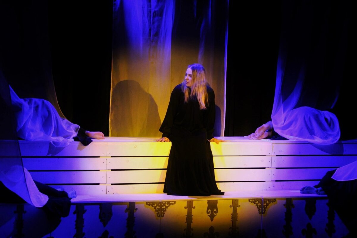    В Ханты-Мансийске состоялась премьера спектакля по пьесе Лорки «Дом Бернарды Альбы»