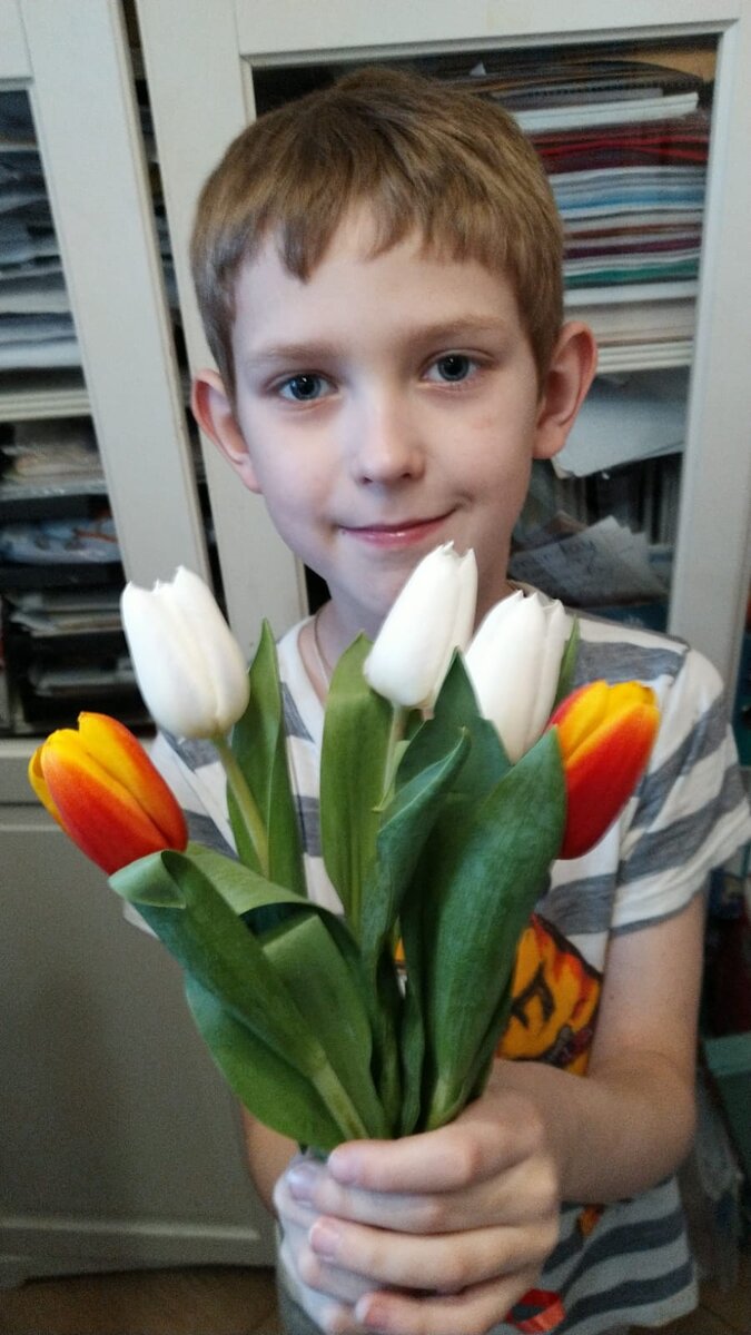 Цветы на свидании это прекрасно, но важно еще и не опоздать...