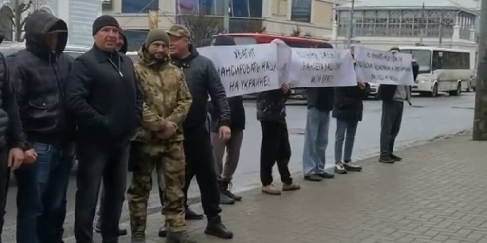 В москву прибыл польский посол. Польская диаспора. Протесты в Польше.