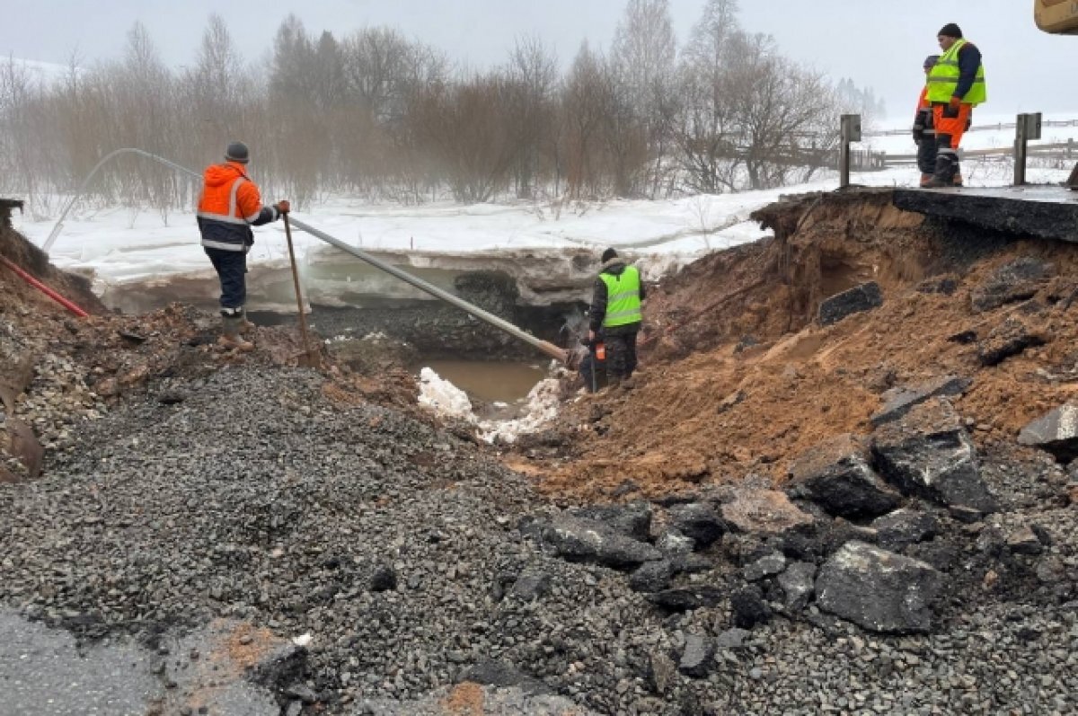    Провал на федеральной трассе на подъезде к Перми.