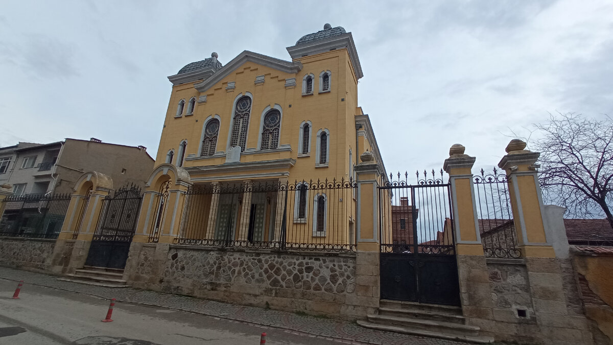 Большую синагогу Эдирне практически построили заново (фото 1 из 3, листайте галерею). Фото: Лидия Захарова/Polienko: путешествуем вдвоём
