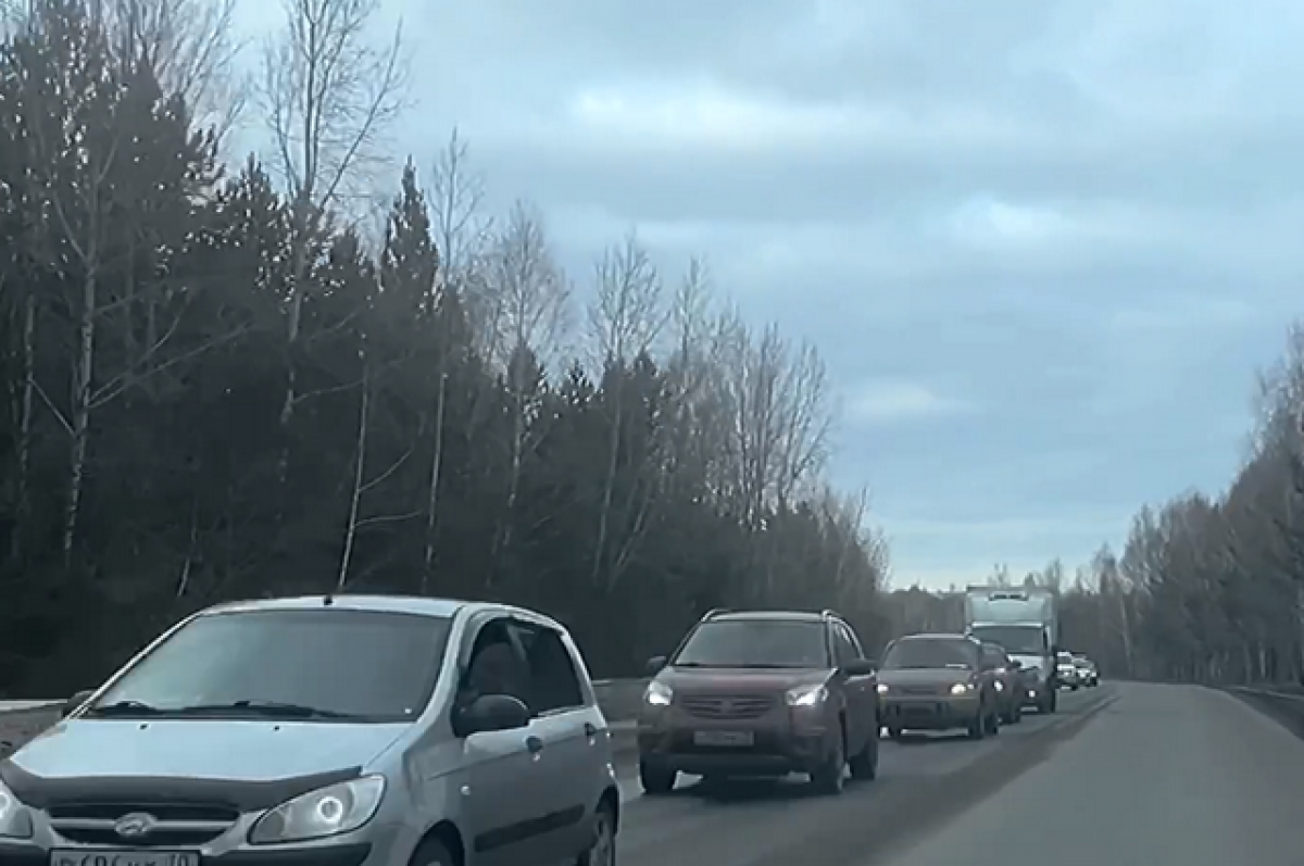    Томичи показали видео жуткой пробки на въезде в город