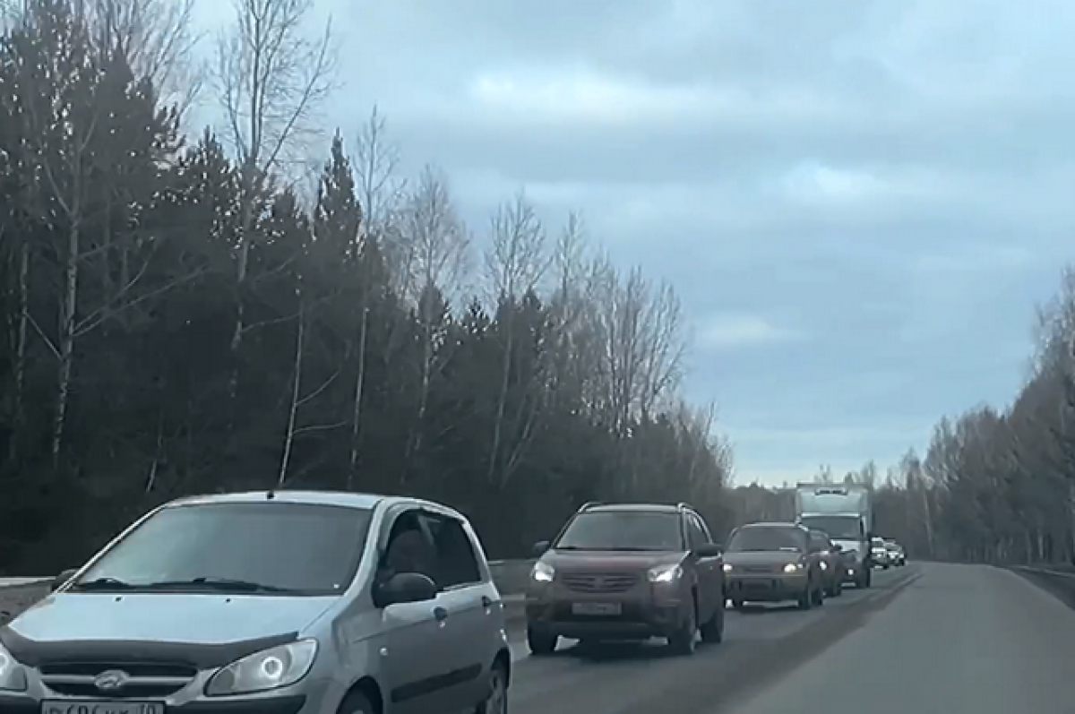 Томичи показали видео жуткой пробки на въезде в город | АиФ-Томск | Дзен