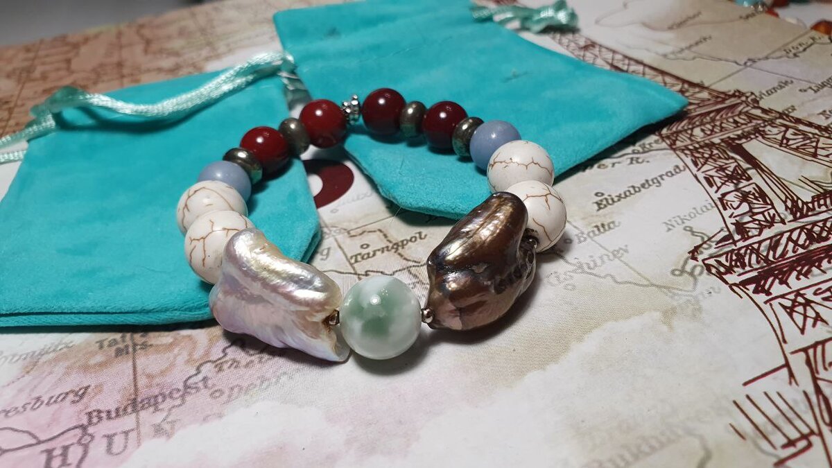 Моя работа, браслет с барочным жемчугом, очень оригинальный запрос " занять свое место в родовой системе"   