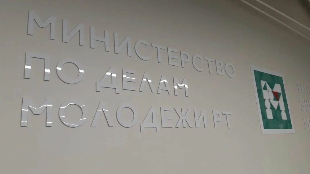     Министерство по делам молодежи Татарстана заявило, что 13-летний мальчик, на которого накануне упали ворота, был участником 7-дневной смены «Добрый футбол». Она проходила в молодежном центре «Волга». Об этом сообщили в пресс-службе ведомства.