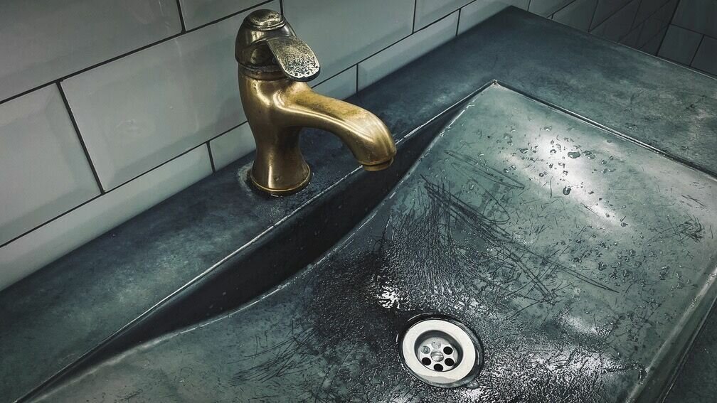     В Ново-Савиновском районе Казани собираются добавить в воду краситель зеленого цвета. Об этом сообщили в городской администрации.