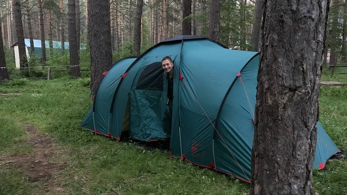 Это наша палатка, целая трехкомнатная квартира