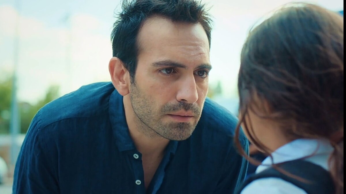 Главная мужская роль - актер Бугра Гюльсой 