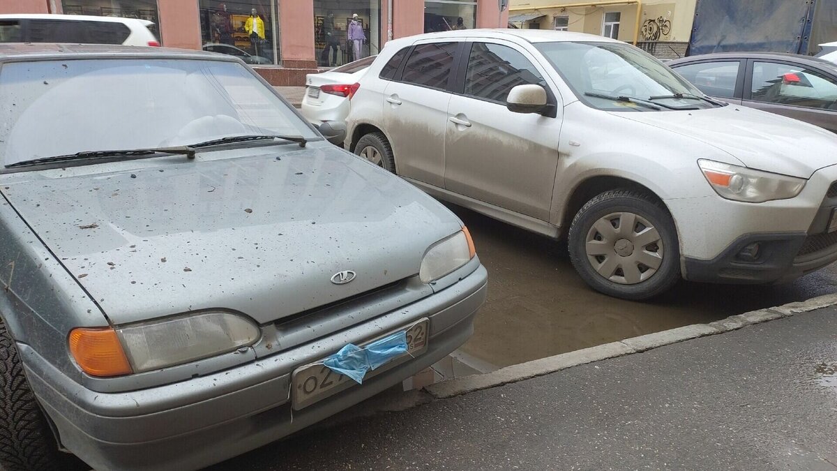     Оператор платных парковок в Нижнем Новгороде 29 марта провел первый рейд для борьбы со скрывающими госномера на автомобилях водителями. Выявлено около 400 нарушений. Об этом NewsNN рассказали в пресс-службе АО «Мегафон».