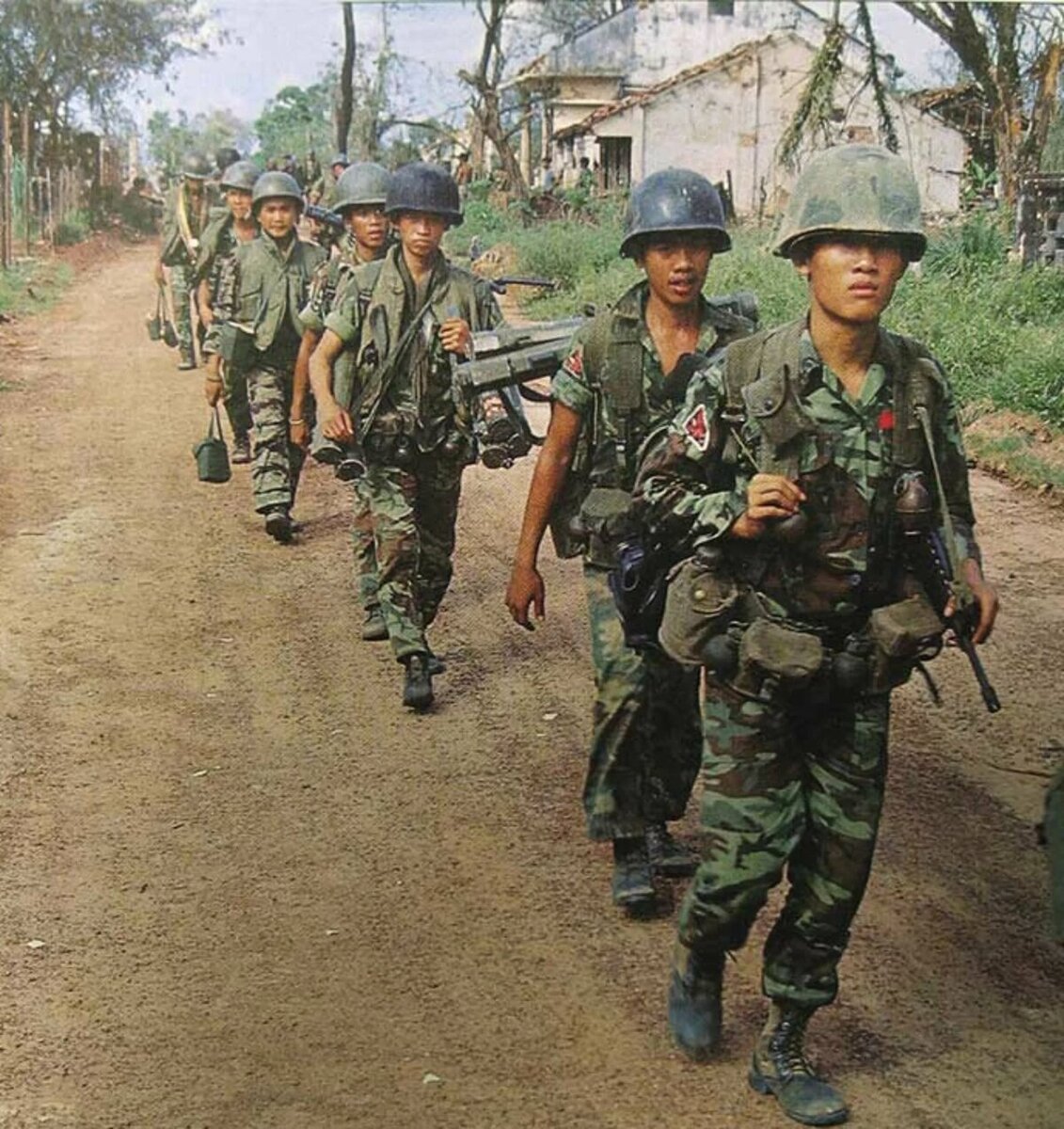 Русский вьетнамец. ARVN Вьетнам. Солдаты Южного Вьетнама. Армия Северного Вьетнама в войне во Вьетнаме. Вьетнамские солдаты Вьетконг.
