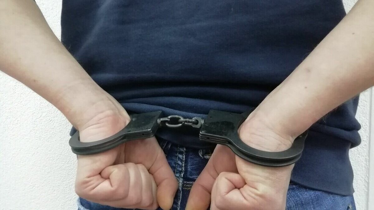     Мужчина планировал организовать в городе 145 тайников-закладок.