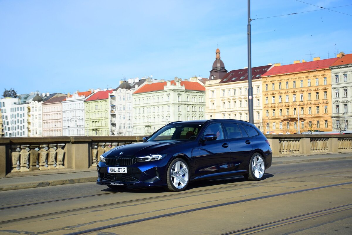 S touring. J Tour автомобиль