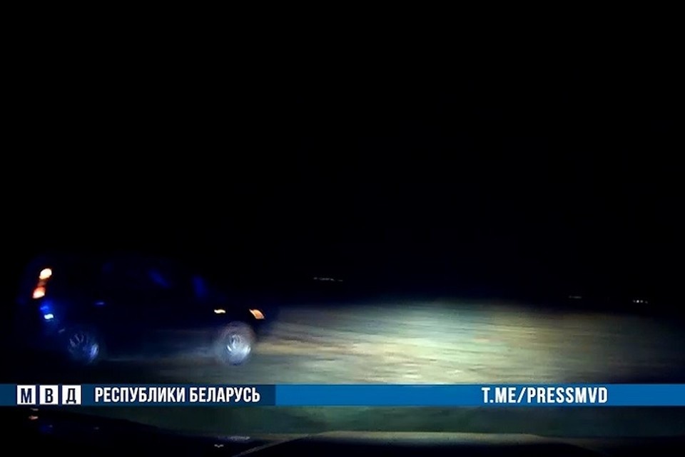     Бесправника на "Форде" останавливали со стрельбой под Солигорском. Фото: стоп-кадр | видео МВД