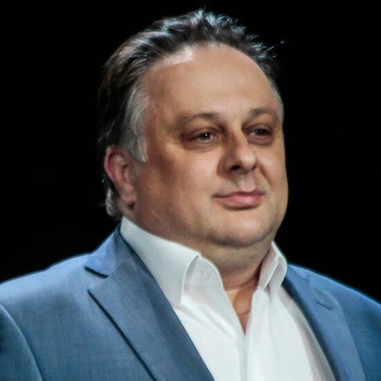     Кирилл Крок, Юлия Рутберг и Виктор Добронравов расскажут про открытие Дома Вахтангова во Владикавказе