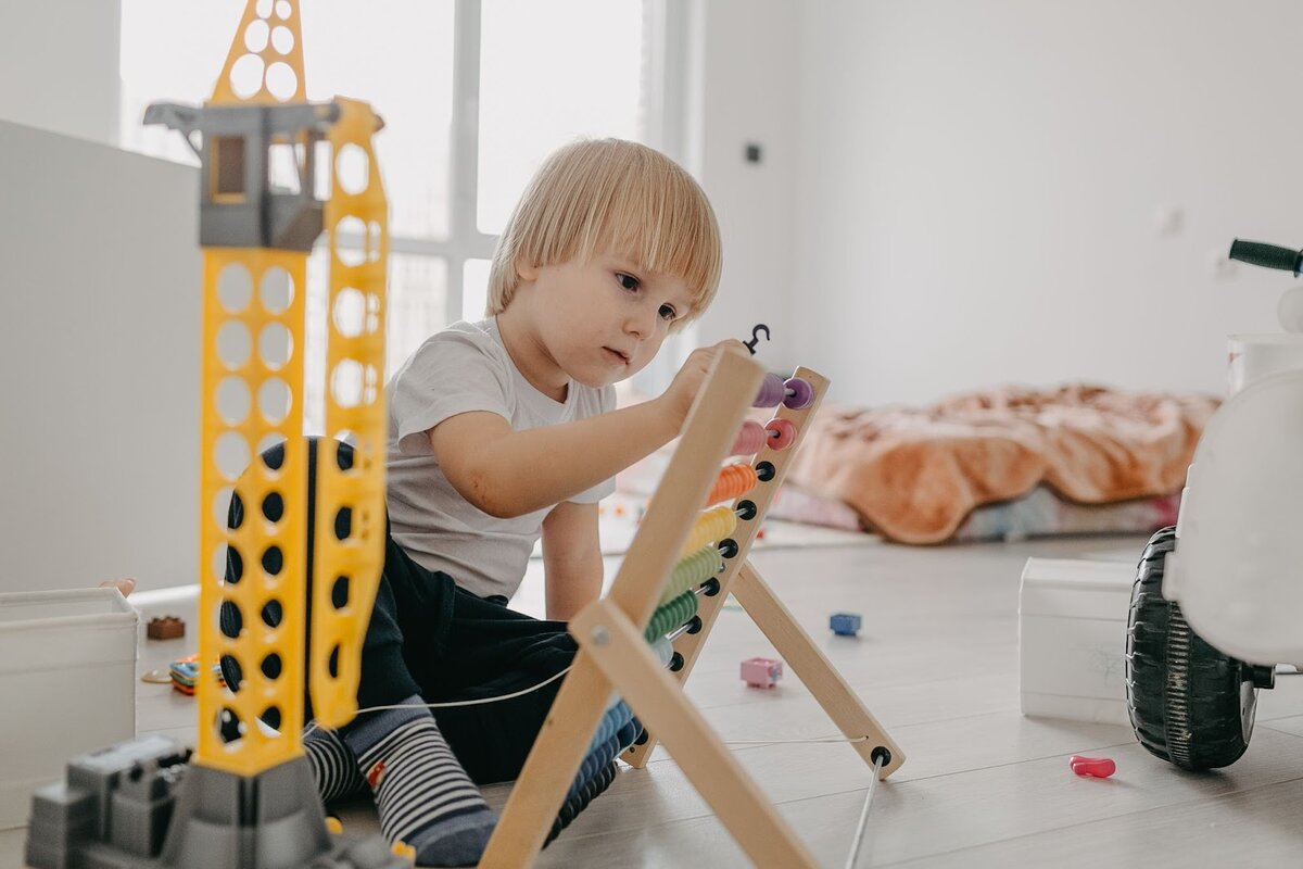 Развивающие игрушки не обязательны, иногда они даже вредят.