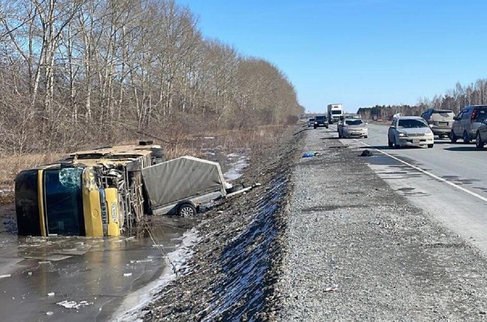     Еще трех человек доставили в больницу. Фото: ГУ МВД по НСО.