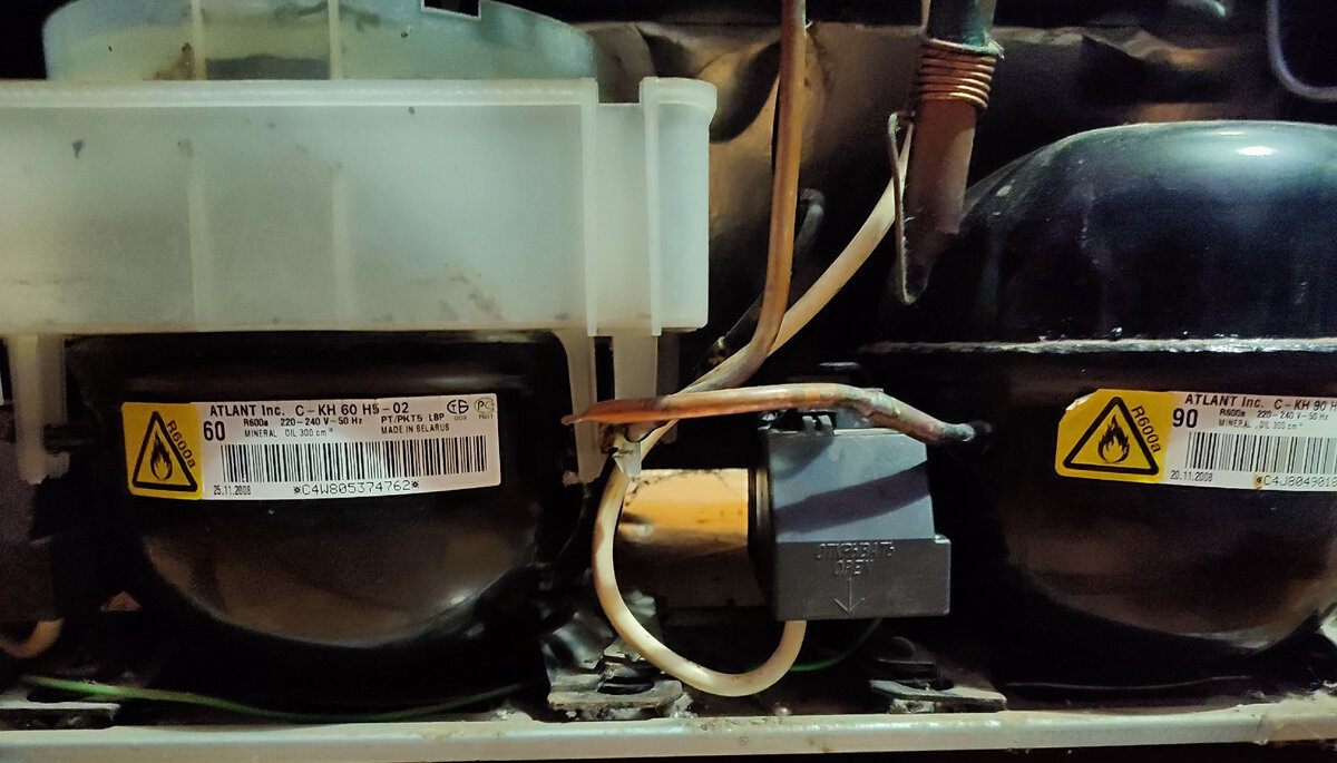 Холодильник Атлант горит красный индикатор. ATLANT 2 Compressors горит красная лампочка. Пусковое реле p6r8md. Морозилка Атлант горит красная лампочка внимание. Не морозит морозилка атланта