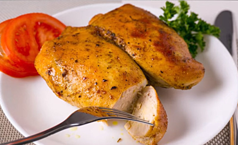Маринованная куриная грудка с картофелем и грибами