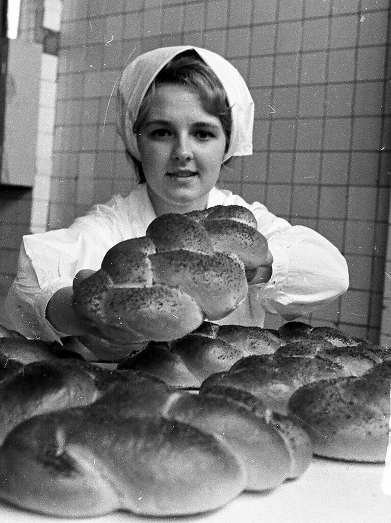 Комбинат хлебобулочных и кондитерских изделий № 3. 1974 г. Автор: Валентин Хухлаев