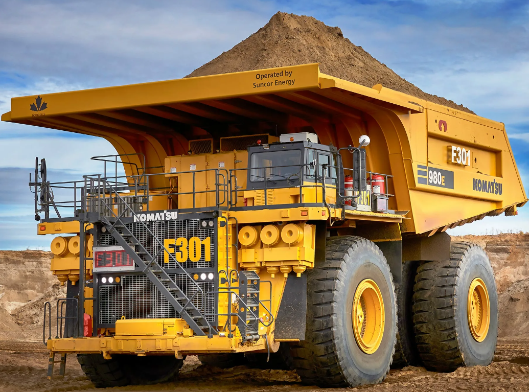 Биг тонн. Коматсу карьерный самосвал. Komatsu 980e-4. Карьерный самосвал Komatsu 90 тонн. Карьерный самосвал Комацу 200 тонн.