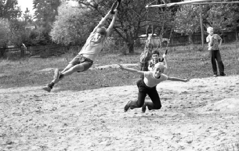 Как гласил известный лозунг 1930-х годов - "Спасибо товарищу Сталину за наше счастливое детство!-10