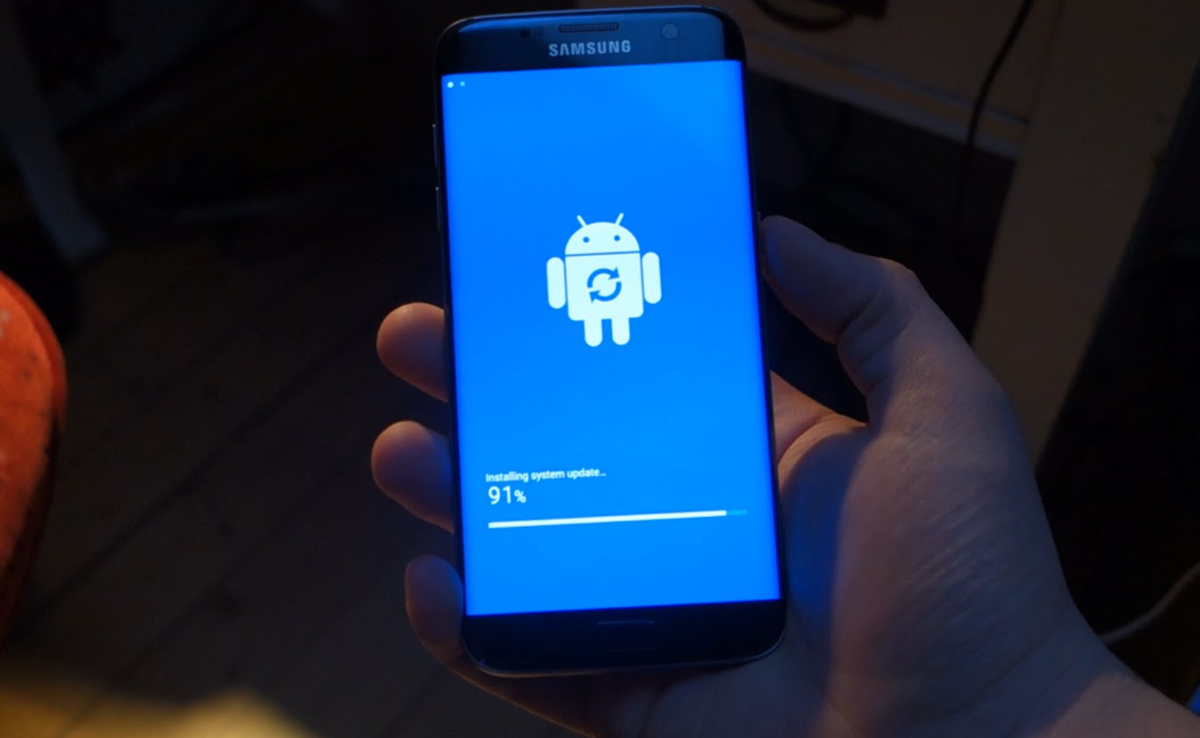 Экран смерти Samsung s7. Обновление самсунг галакси s7. Samsung с синим экраном. Синий экран смерти на телефоне самсунг. Запуск экрана андроид