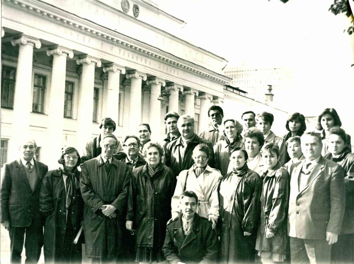 Преподаватели факультета на 50-летии отделения татарского языка и литературы и на 5-летии татфилфака, 1994 г.