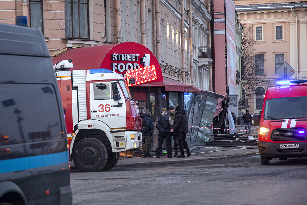 Место происшествия — кафе «Street Food 1». Фото: Алексей Душутин / «Новая газета»