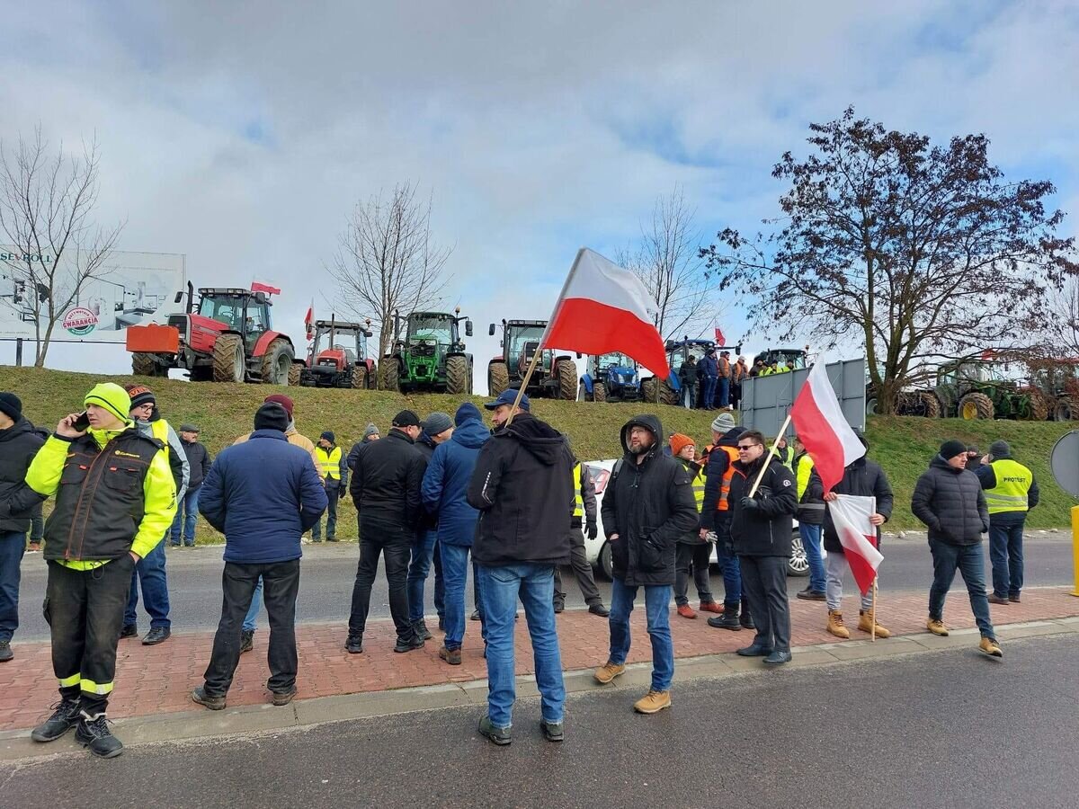    Акция протеста польских фермеров против ввоза зерна на границе с Украиной© фото очевидца