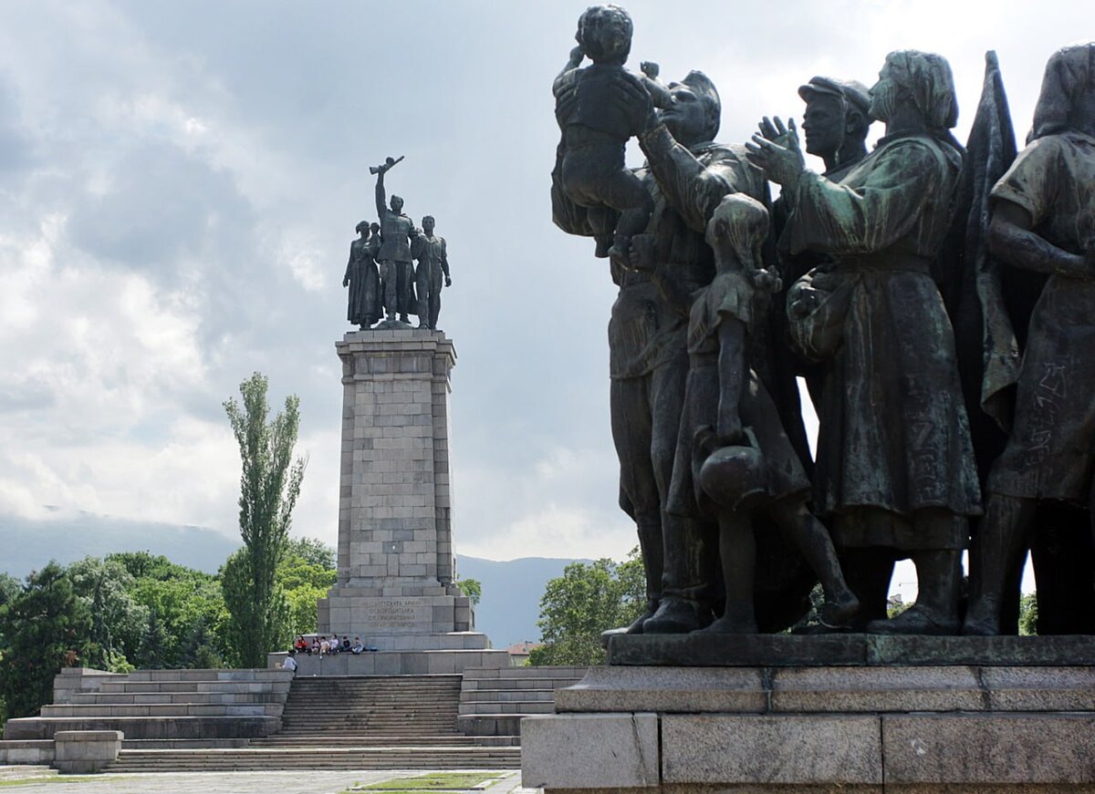 Памятник в Софии в честь освобождавшей Болгарию Советской Армии