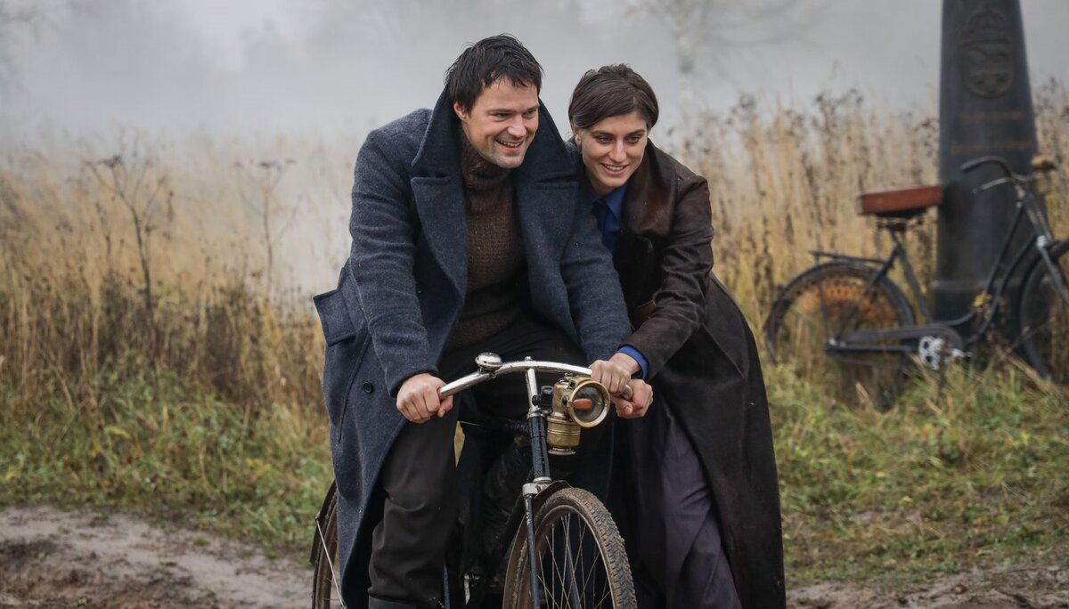 Кадр из сериала "Карамора"