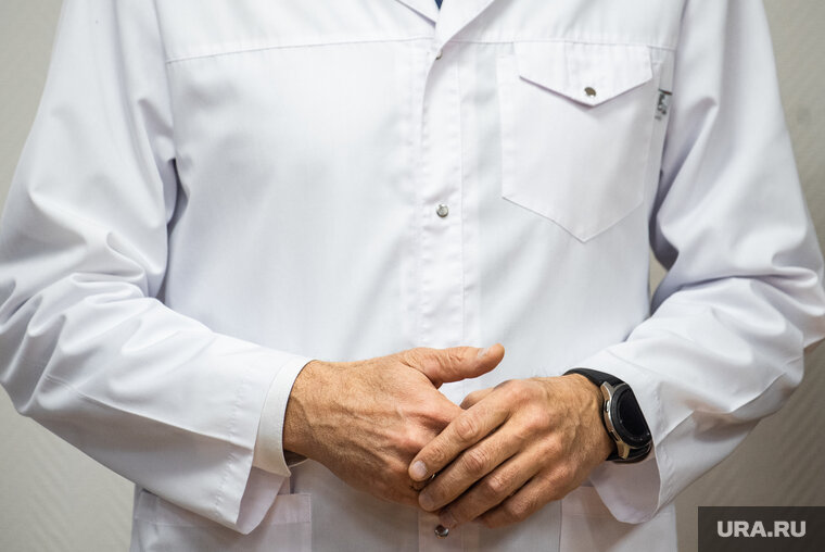    Нарколога приговорили к 4 годам в колонии, а штраф для него составил десятикратную сумму взятки