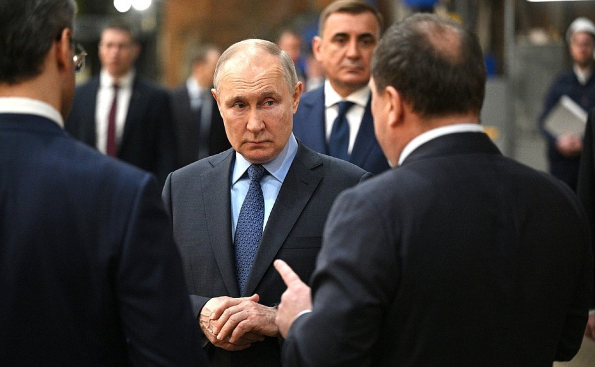    Владимир Путин: одна из острых проблем для Тульской области - ветхое жилье