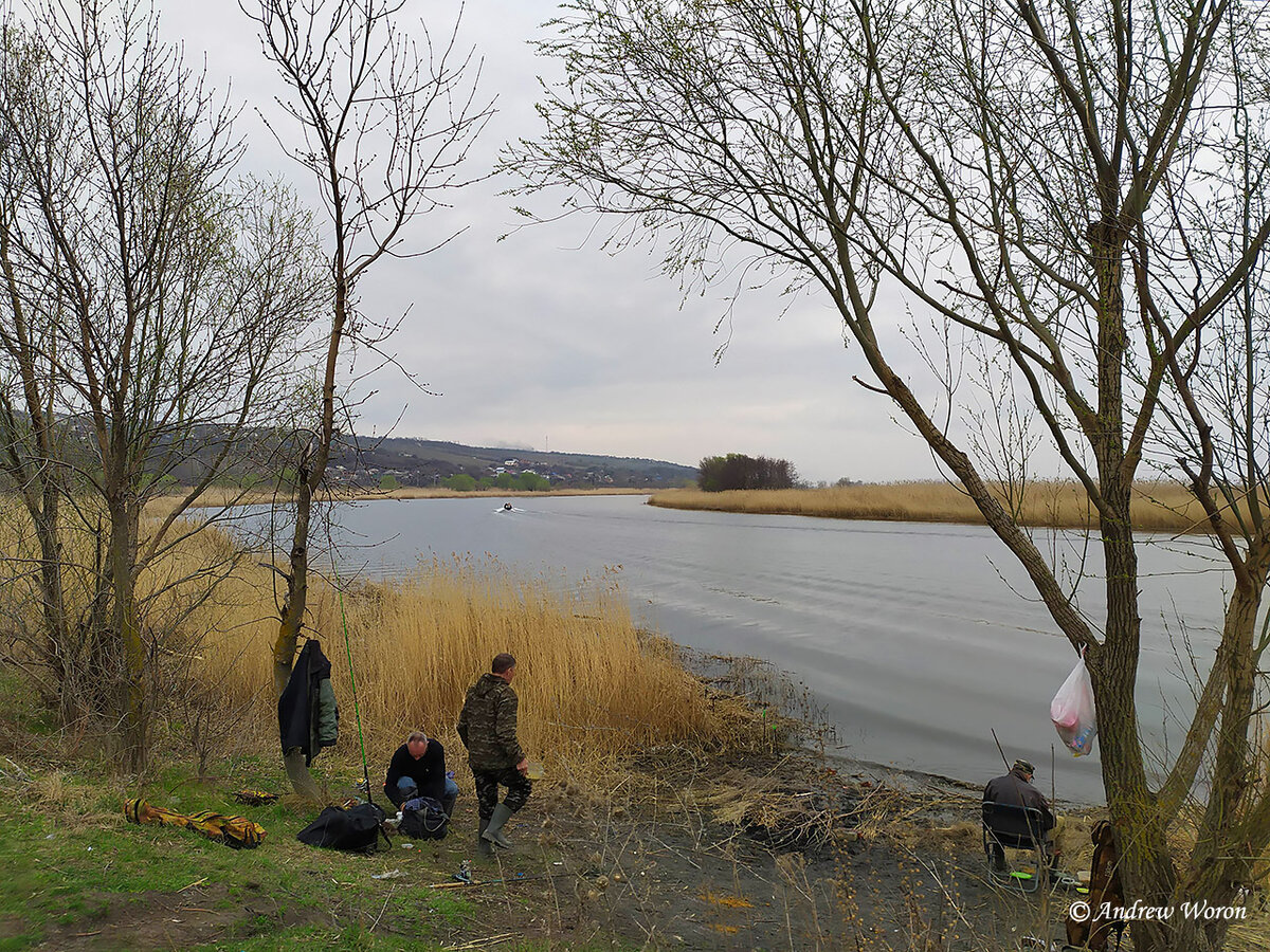 Рыбаки на берегу