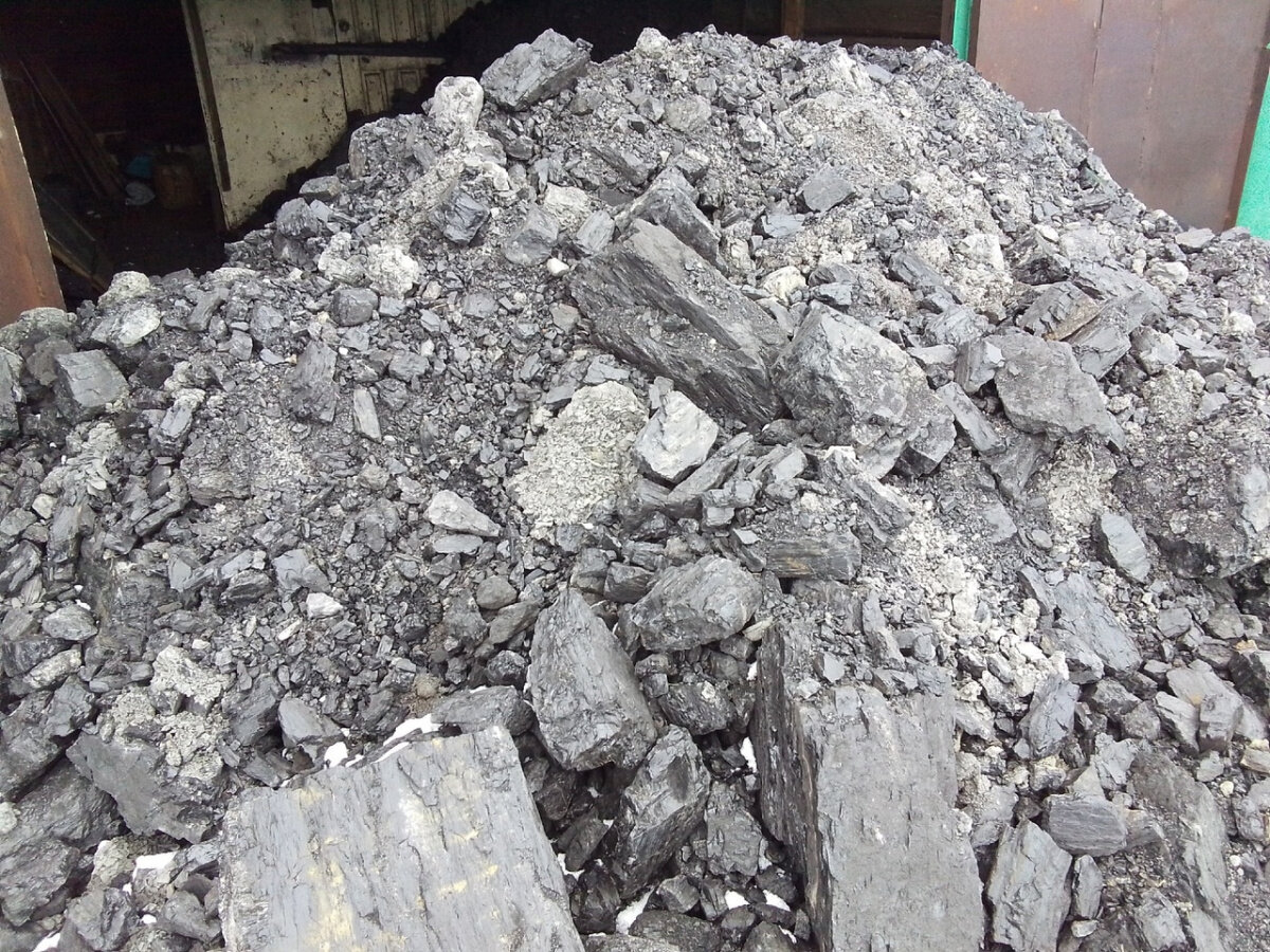 энергетический уголь. уголь плохим детям. уголь в рождественском носке. уголь плохим детям. сувениры с углем.