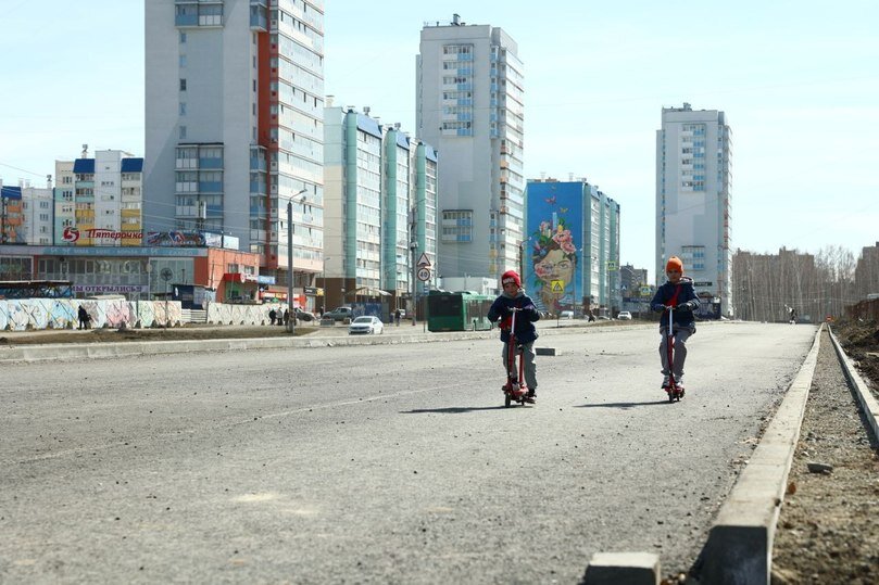     Новую дорогу на Бейвеля сдадут уже этой осенью. Фото: Олег Каргаполов.