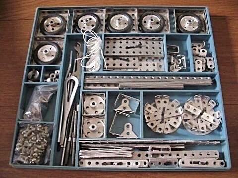 Каждая из этих фотографий способна вызвать миниатюрный приступ ностальгии. Сейчас почти все эти вещи выглядят бесполезными и неудобными, но когда-то давно – это была просто мечта.