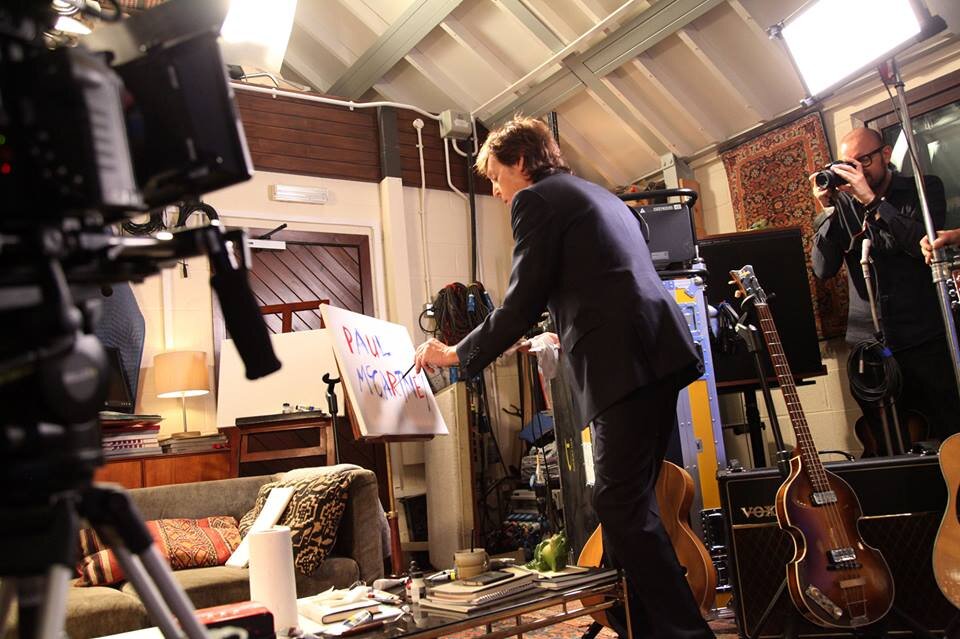 Пол на съёмках виртуально-документального сериала, 2016 год