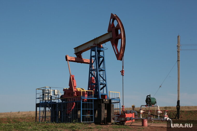    Отклонение нефтегазовых доходов за апрель от марта составляет 39 миллиардов рублей, заявили в Минфине